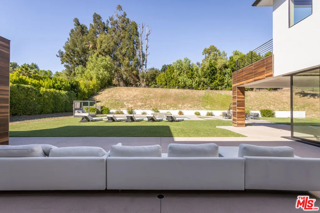 4607 Vanalden Avenue, Tarzana, California 91356 home-pic-21